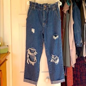 High-waisted ripped-jeans